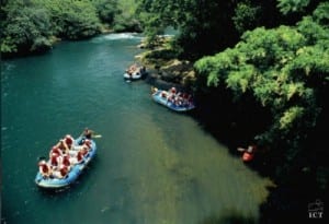 Meeting and incentive travel trip on a Costa Rica rainforest river, image by CR Convention Bureau