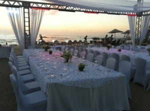 Incentive trip formal dinner on the beach in Costa Rica, image by CR Convention Bureau