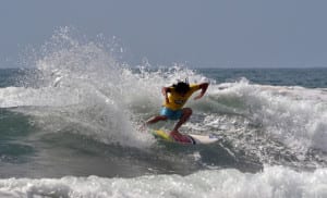 Maikol Torres wins first 2014 surf competition