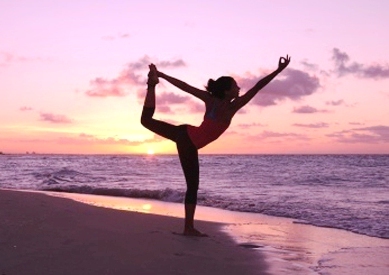 9 Reasons why yoga on the beach is so good for you