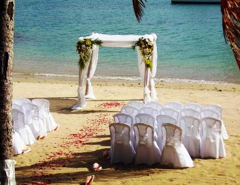 Combine your wedding, honeymoon & vacation in tropical Costa Rica