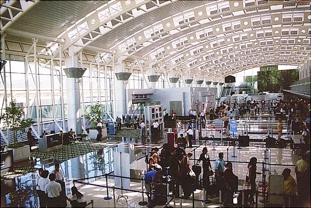 Air travel at Juan Santamaria Airport