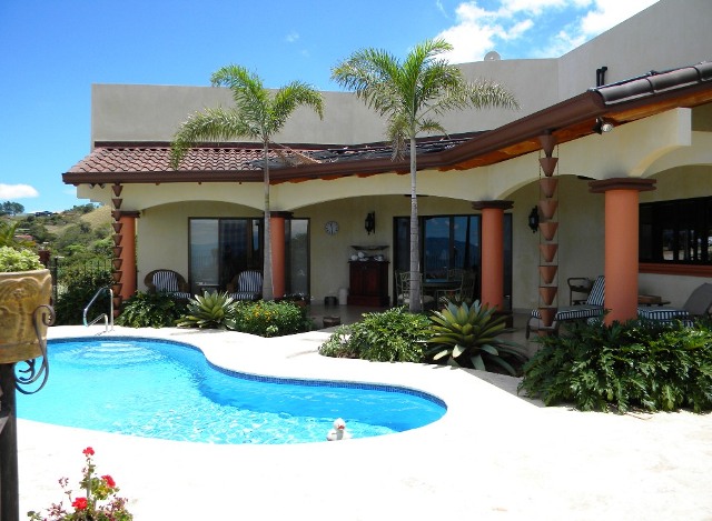 Home building Atenas Costa Rica swimming pool