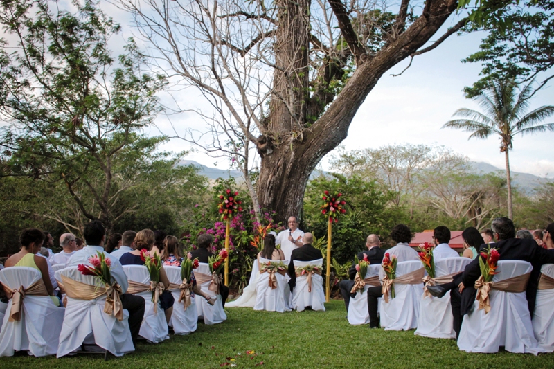 From-Conferences-to-Celebrations-Crafting-Memorable-Events-at-Hacienda-Guachipelin