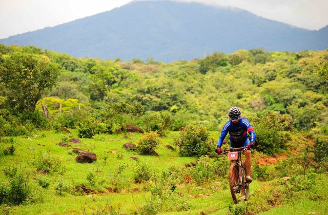 mountain-biking-at-rincon-de-la-vieja-volcano-in-costa-rica
