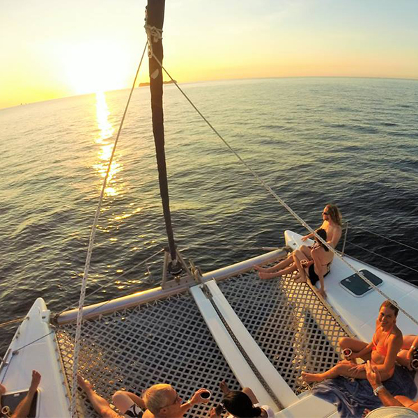 celebrate-on-a-luxury-catamaran-off-the-guanacaste-coastline